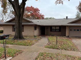 1202 Red Oak St, Ennis, TX 75119