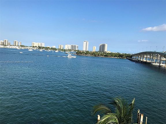 3rd image of 2640 Lake Shore Dr Unit 516
