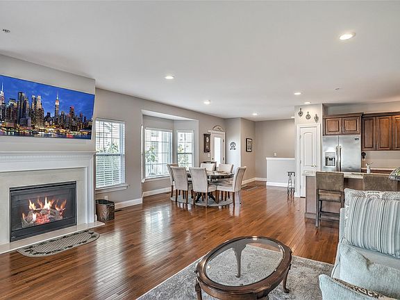 4th image of 46 Halley Dr #46