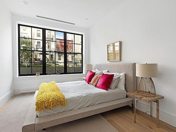 5th image of 138 Sackett St