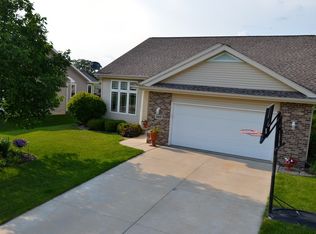 889 Ashworth Dr, Oregon, WI 53575