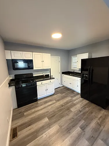 83 E Main St #1R Photo 1