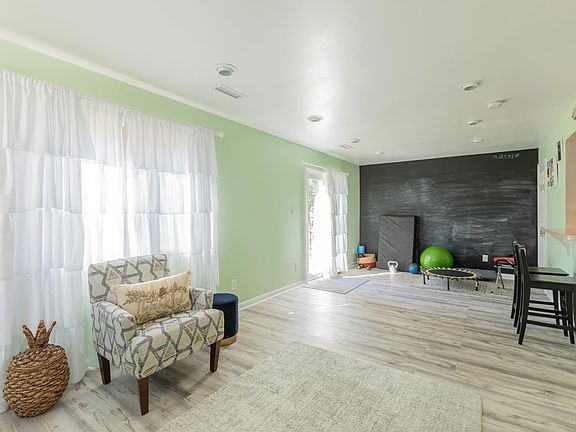 5th image of 153 W Evans St