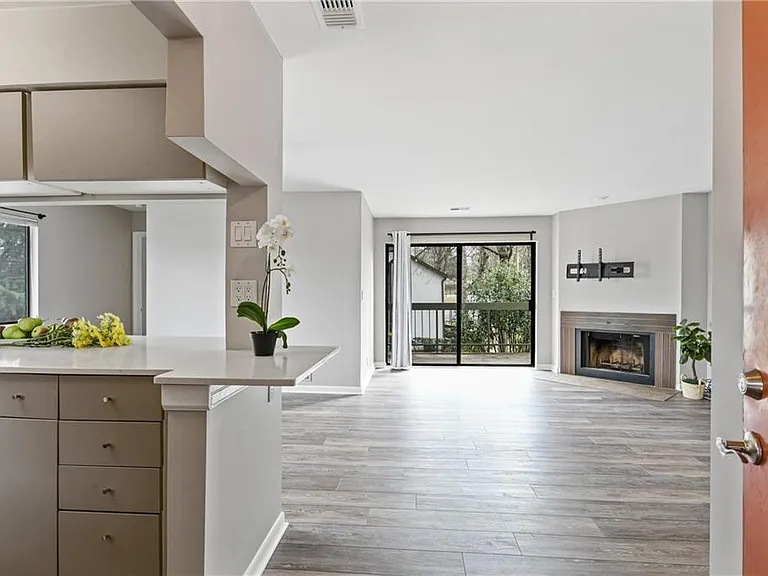 8 Finch Trl NE — Photo 2