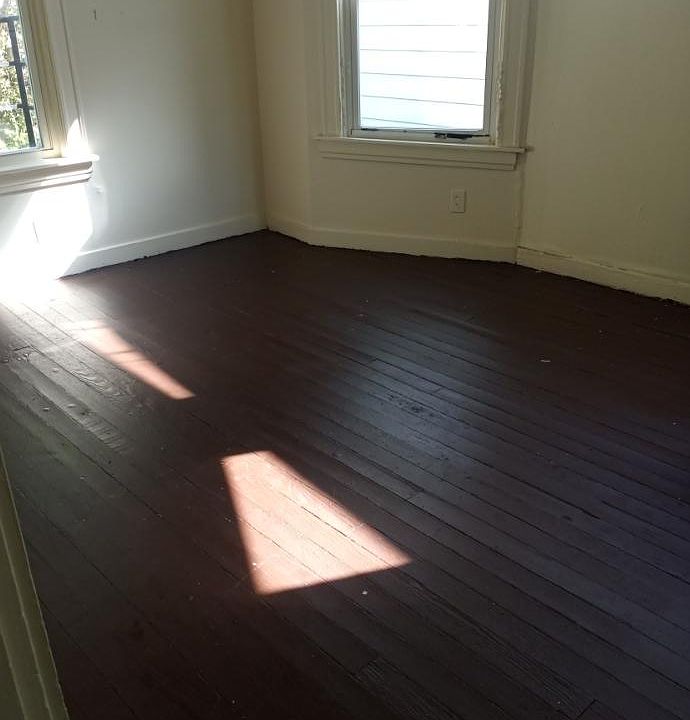 1st image of 1040 Winfield Ave