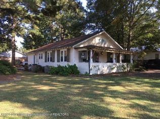 209 N Park St, Senatobia, MS 38668