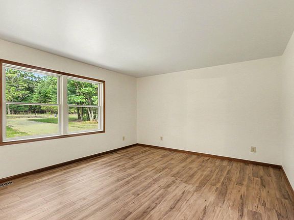 5th image of 2361 E Raymond Rd