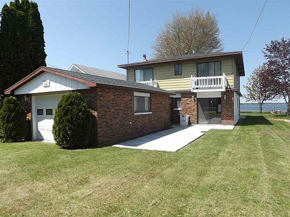 2nd image of 776 Iroquois Ave