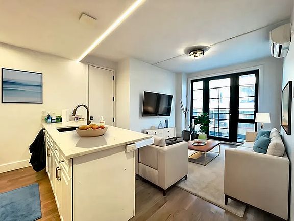 3rd image of 115 Stanwix St #407