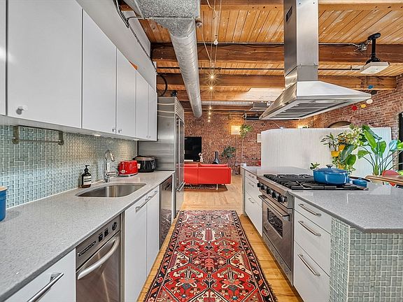 4th image of 21 Wormwood St Unit 620