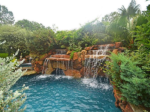 Spectacular Swimming Pool