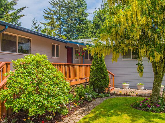 5th image of 393 NE Chambers Ct