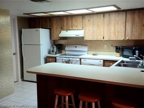 3rd image of 1561 Lakeview Dr Unit 985