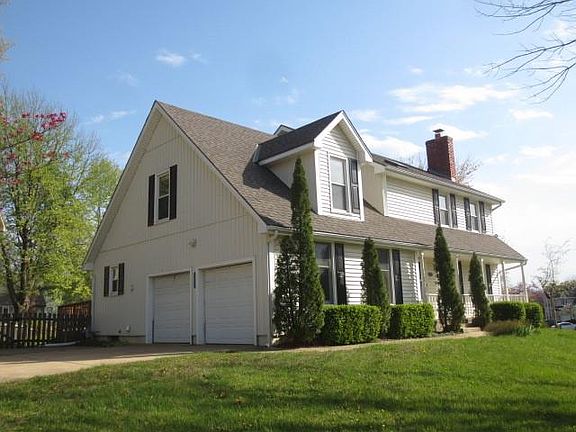 2nd image of 1216 NW Oak Lawn Ct