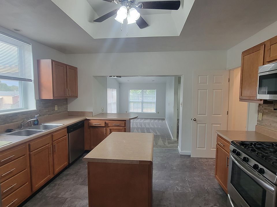 Kitchen also has dishwasher.