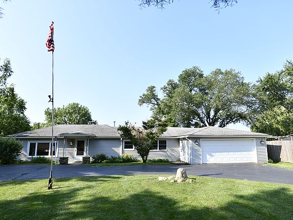 3rd image of 26109 W Willow Ln