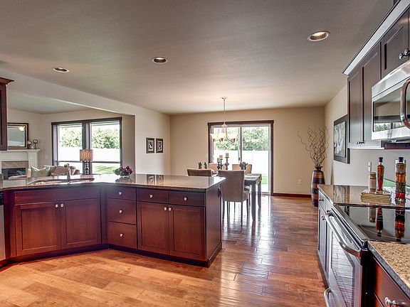 5th image of 93 Sun Valley Dr