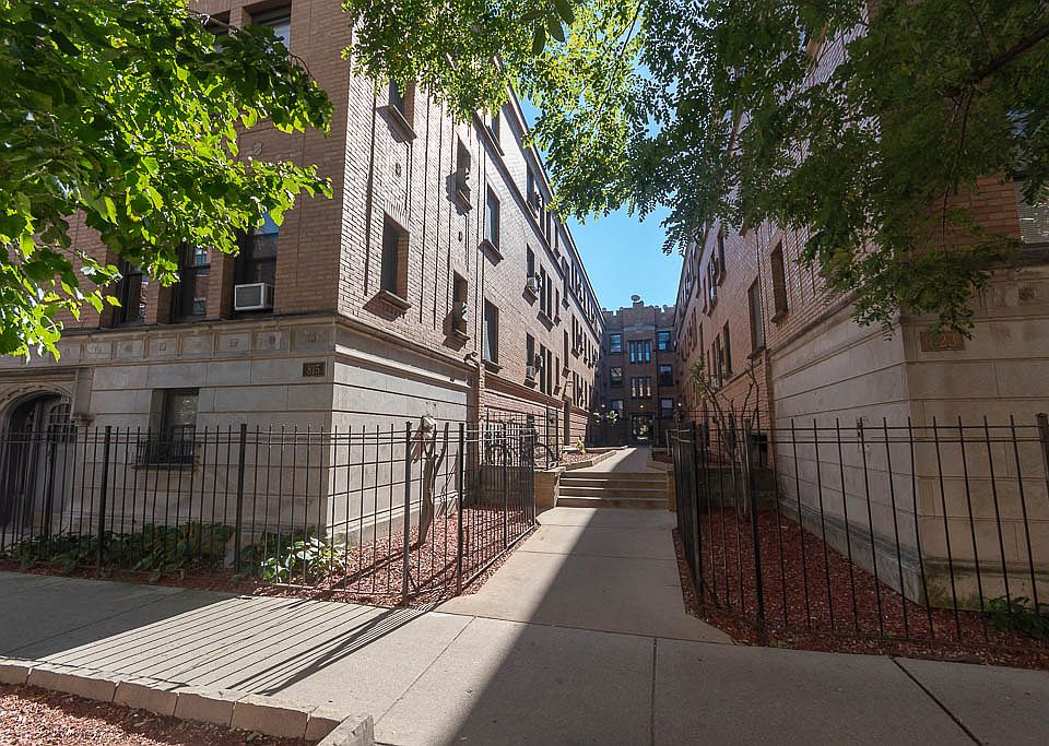 1st image of 821 W Cornelia Ave APT 315