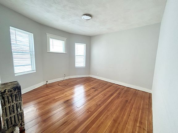 4th image of 21 Eastman St #2