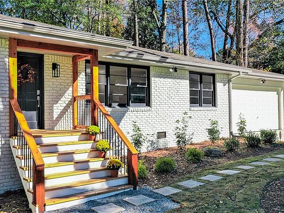 3rd image of 1935 Wildwood Pl NE