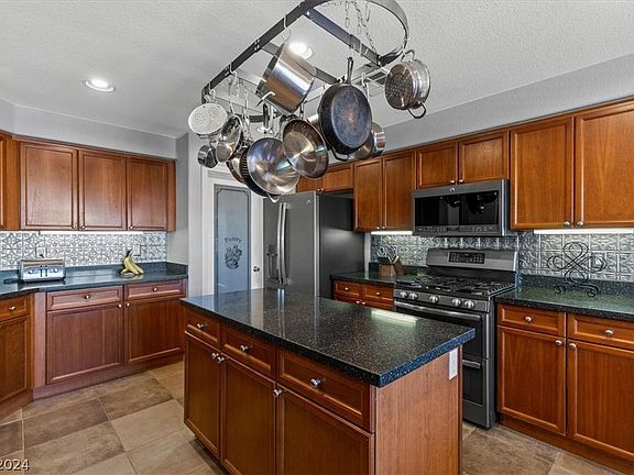 5th image of 22 Stunning Summit Ave
