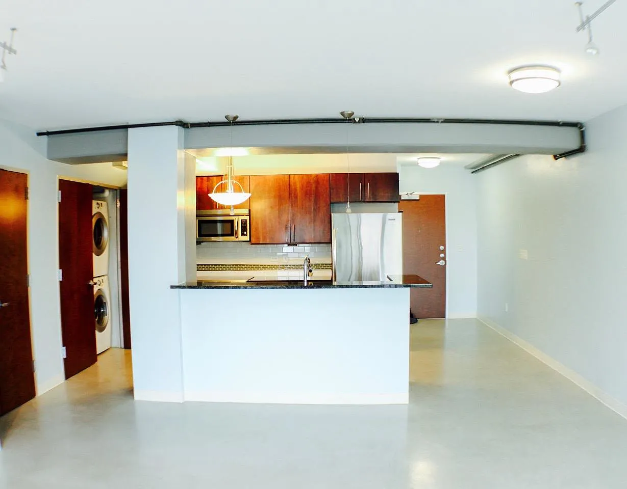 1 bed, 1.0 bath, 832 sqft, $2,095 — Photo 4