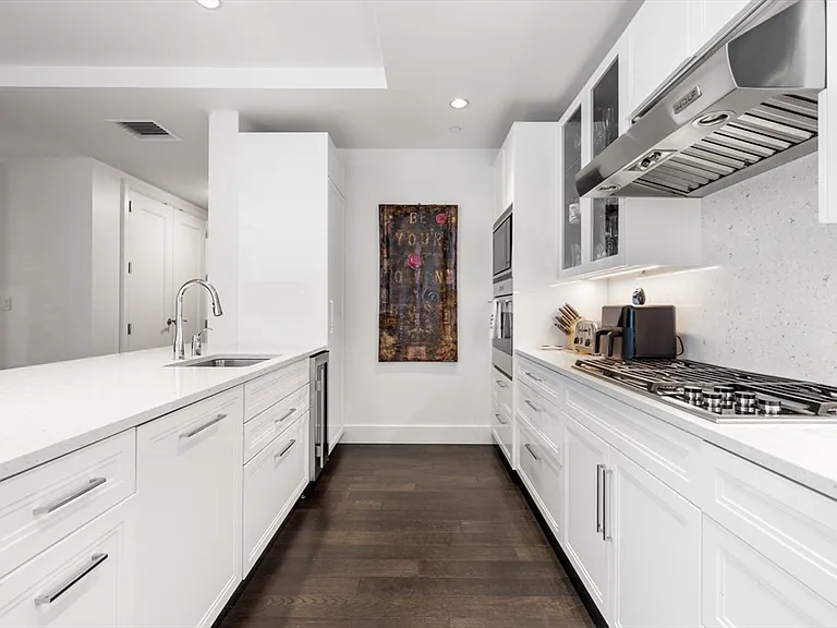 22 Liberty Dr #9G — Photo 9