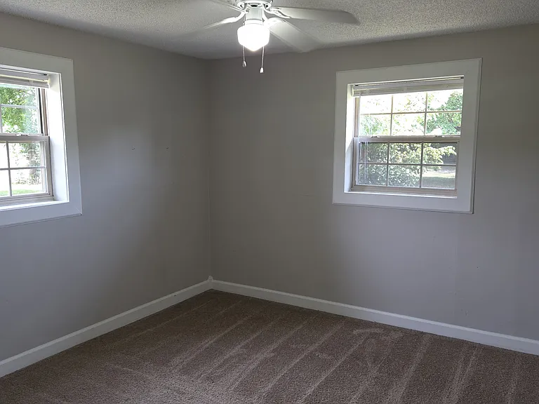 605 S Zion St — Photo 9