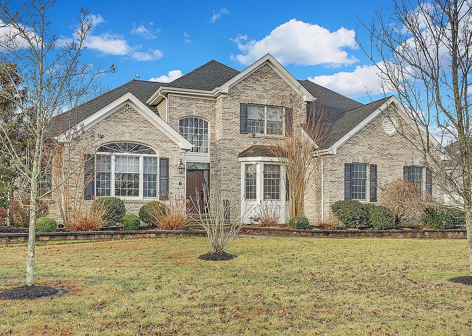 2nd image of 6 Forest Edge Ct