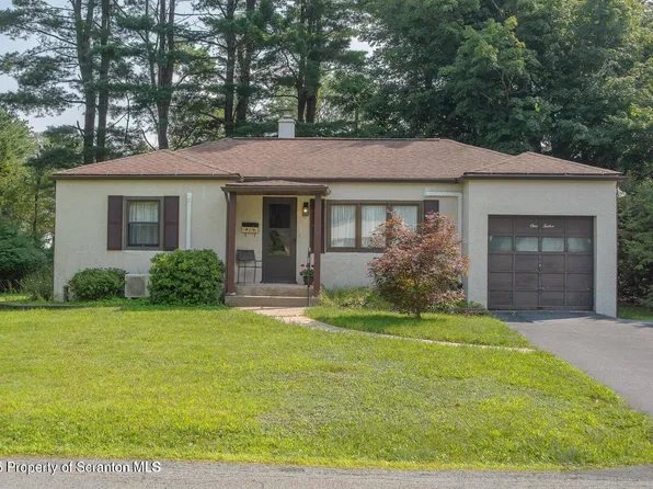 112 Park Dr, Waverly Township, PA 18411