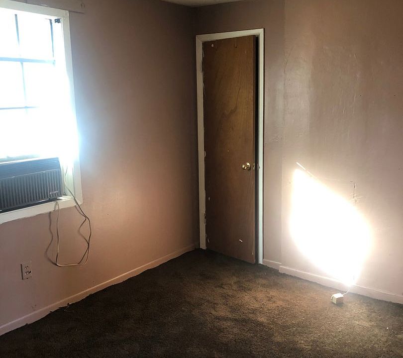 1st image of 249 E Gregg St