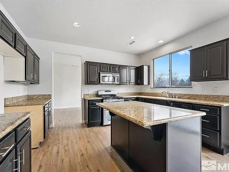 560 Golden Vista Ct — Photo 6