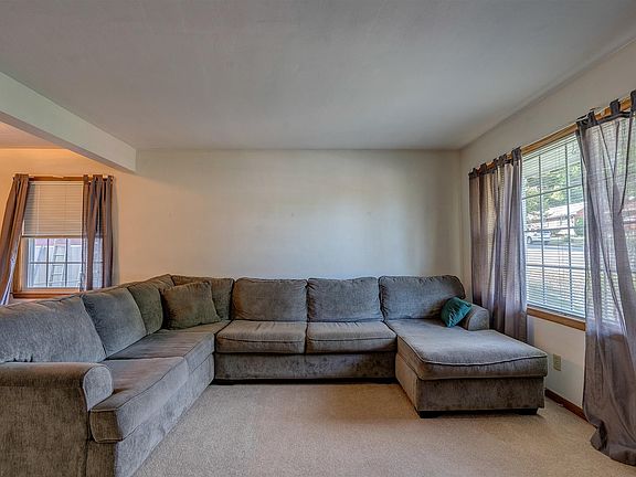 5th image of 1025 Rosemary Ave SE