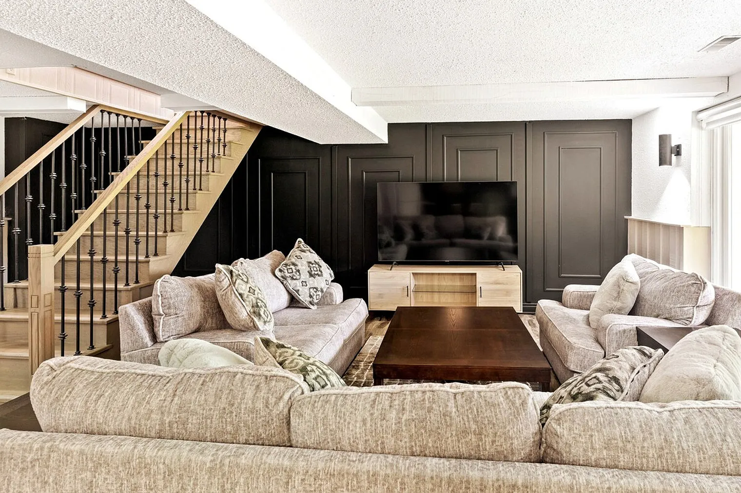 6 bed, 3.5 bath, $11,227 — Photo 2