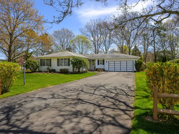 23 Argonne Rd W, Hampton Bays, NY 11946