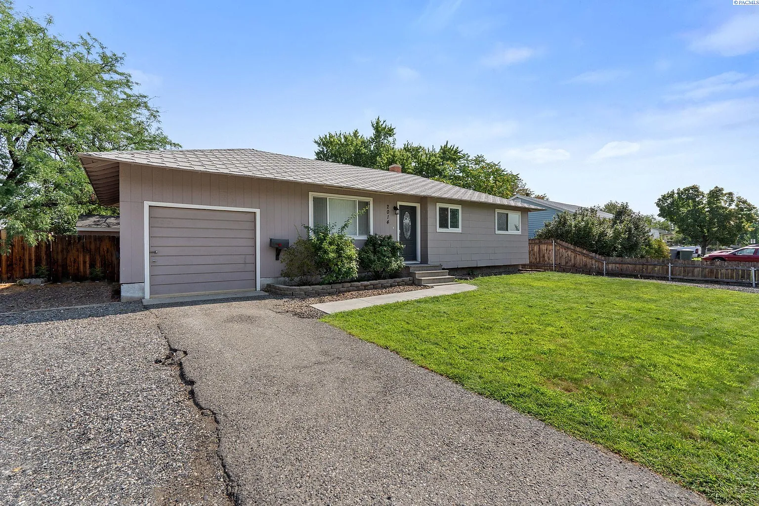 2014 Newcomer Ave photo 1