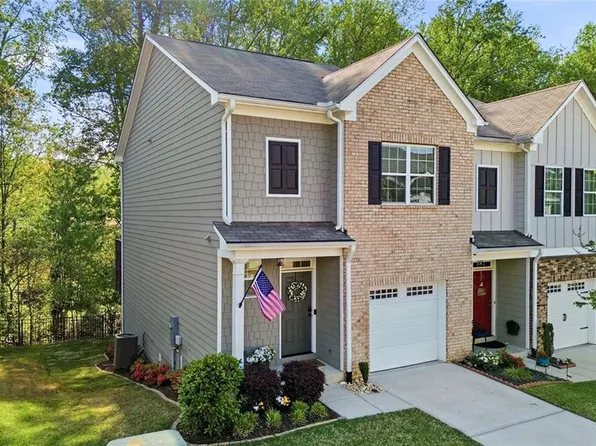 1528 Bluff Valley Cir, Gainesville, GA 30504