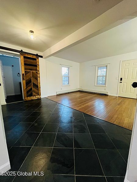 4th image of 102 Oneida Avenue