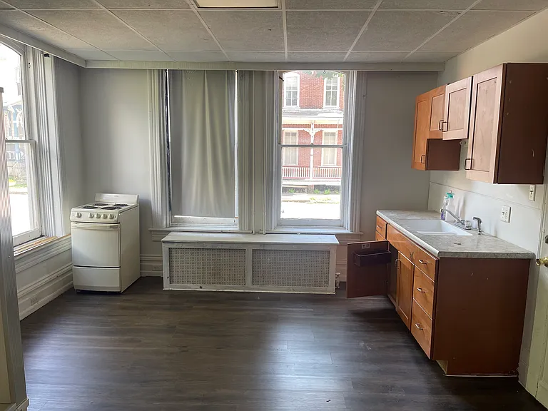 33 Walnut St #1F — Photo 4
