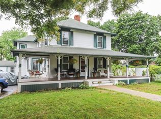 9 Grove St, Lynnfield, MA 01940