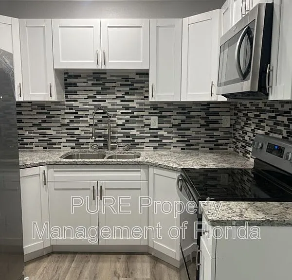 1135 NE 9th Ave — Photo 10