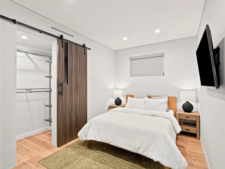 425 N Alfred St — Photo 10