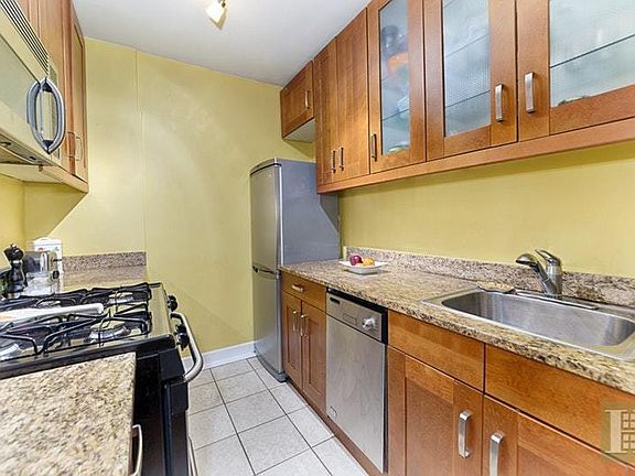 5th image of 225 E 76th St APT 4C