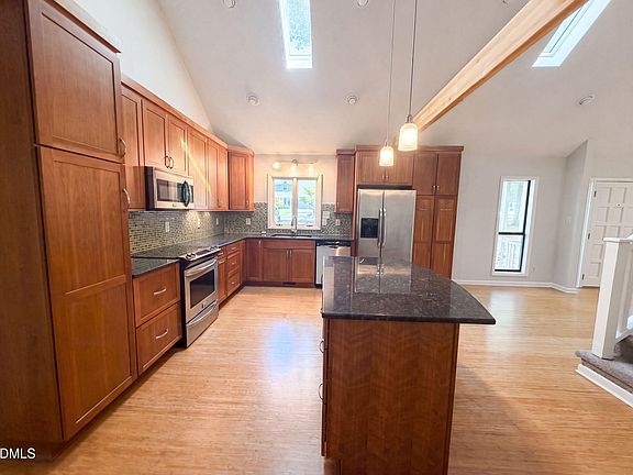 2nd image of 203 Laurie Ln