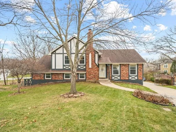 5345 W 102nd St, Overland Park, KS 66207