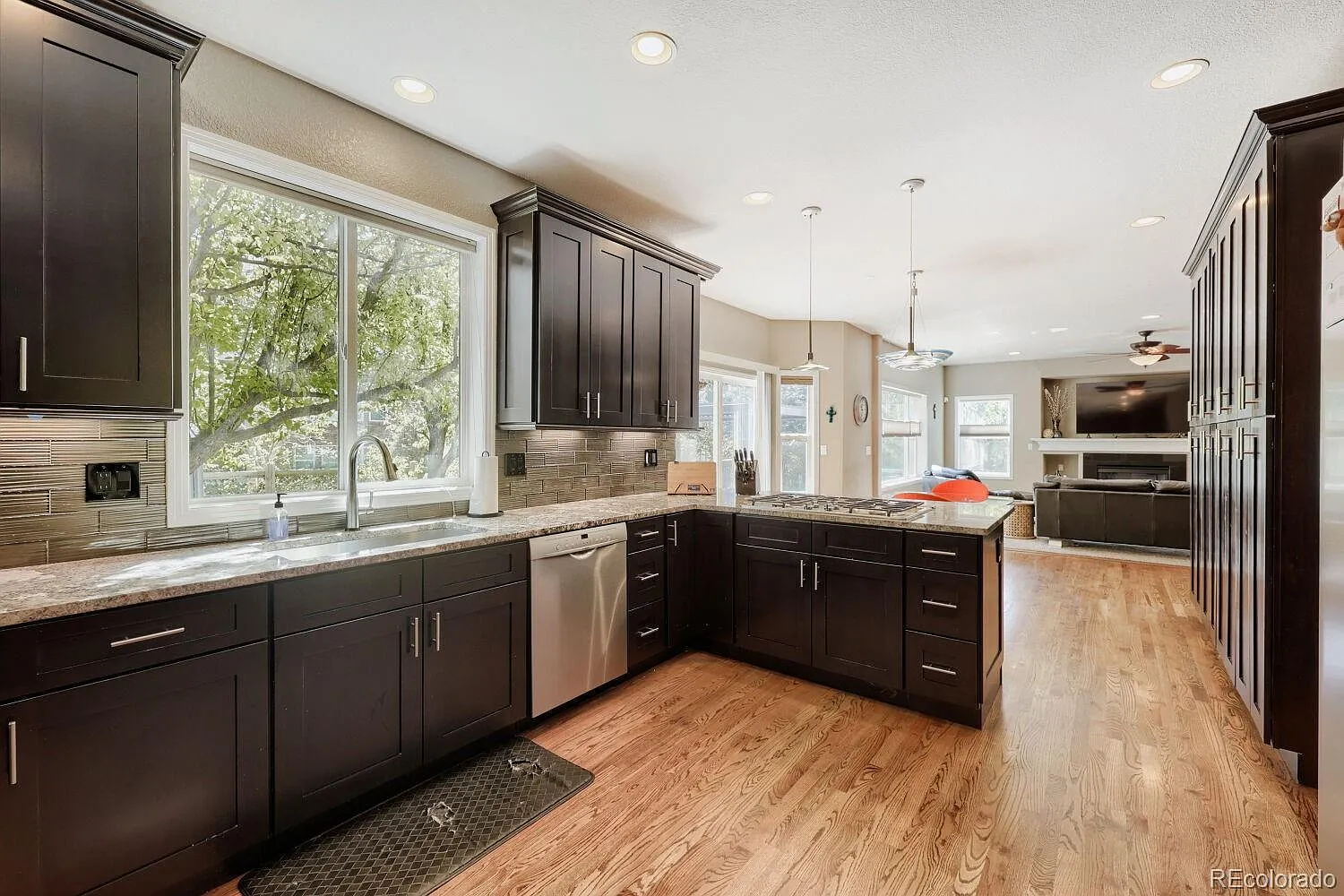 4 bed, 5.0 bath, 3547 sqft, $4,975 — Photo 3