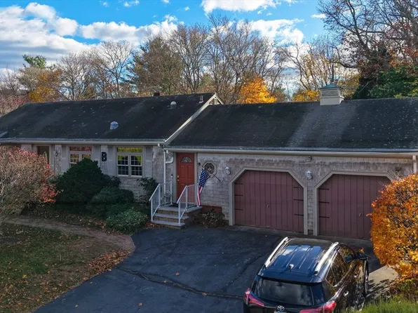 135 Old Westport Rd, Dartmouth, MA 02747