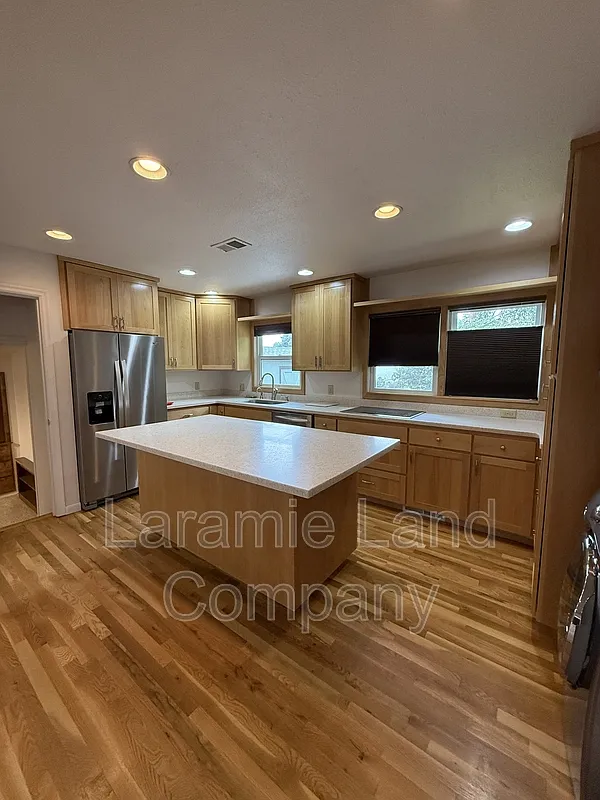 3 bed, 1.0 bath, $1,600 — Photo 2