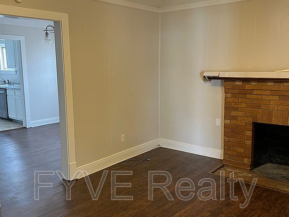 5th image of 424 E Scott Ave