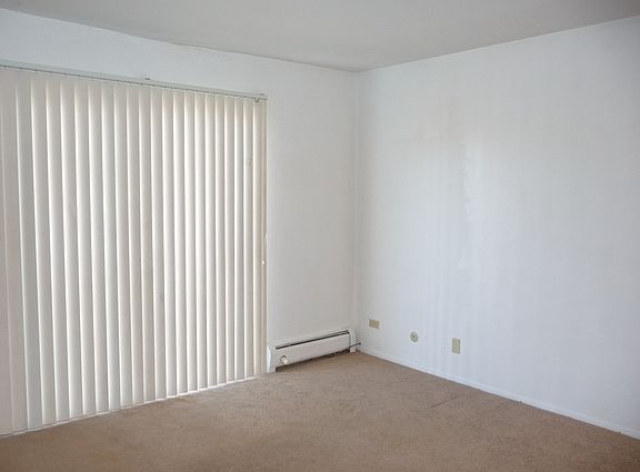 3rd image of 1866 Somerset Dr